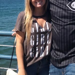 Graphic top w/v neck slit